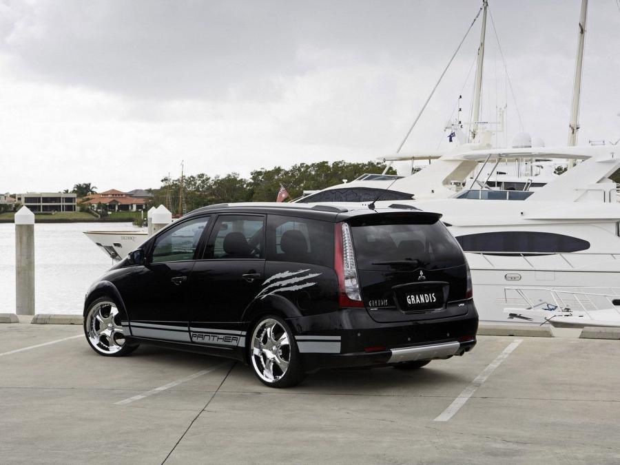  Mitsubishi Grandis Panther Concept 2008 года  (фото 3 из 5)